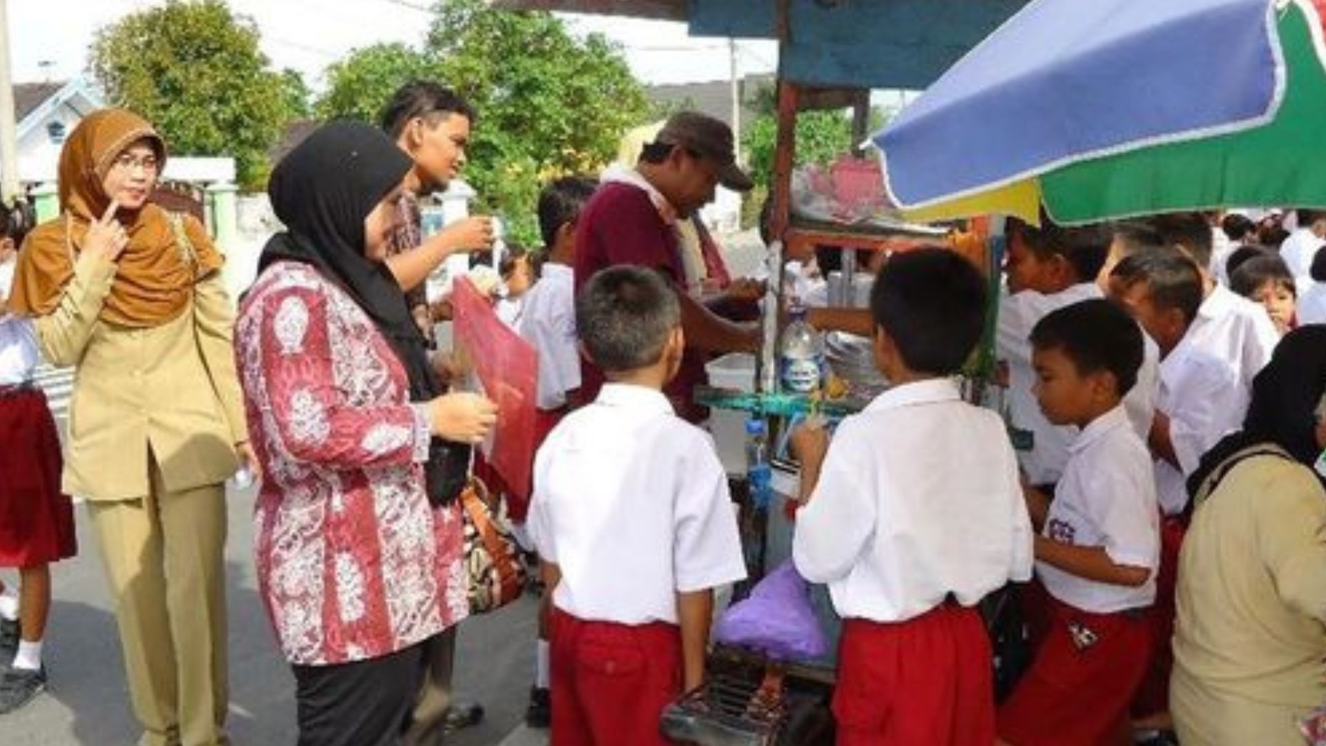 Mengais Rezeki di Sekitar Sekolah: Panduan Lengkap Berjualan Online Dekat Anak Sekolah