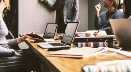 Strategi Periklanan Optimal untuk Perusahaan ABC: Menghadapi Tantangan di Pasar Pakaian Olahraga
