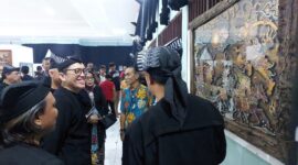 Pekan Seni Kerakyatan Bojonegoro hadirkan bonsai, suiseki, dan seni lokal. Sambut keindahan seni, budaya, dan UMKM, 6-10 Desember 2024.