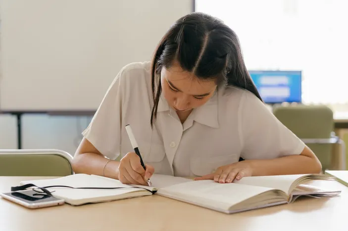 Pelajari cara menerapkan kode etik penulisan ilmiah dengan benar untuk menghasilkan laporan yang sesuai standar akademik dan menghindari plagiarisme