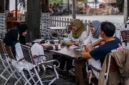 Budaya Nongkrong di Kedai Kopi: Kopi Sebagai Gaya Hidup Generasi Muda

