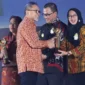 Pemkab Banyuwangi raih Penghargaan Primaniyarta 2024 berkat inovasi program unggulan untuk UMKM, termasuk pusat layanan kemasan dan revitalisasi pasar.

