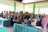 BIMTEK budidaya domba di Bojonegoro dorong kesejahteraan warga. Penerima manfaat diajarkan ternak modern untuk hasil maksimal.