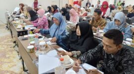 Pelatihan digital untuk 70 UMKM Surabaya oleh FEB UGM dan SMK Dr. Soetomo, fokus pada pengelolaan bisnis dan akuntansi digital.

Pelatihan digital untuk 70 UMKM Surabaya oleh FEB UGM dan SMK Dr. Soetomo, fokus pada pengelolaan bisnis dan akuntansi digital.

