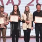 Banyuwangi raih juara 1 East Java Tourism Marketing Award 2024 untuk kategori The Best Social Influence berkat strategi media sosial dan influencer.

