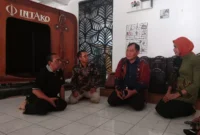 Dukung UMKM Sidoarjo bangkit! Anggota DPR Bambang Haryo ajak beli produk lokal, dorong ekonomi, dan bantu geliat sentra industri Tanggulangin.

