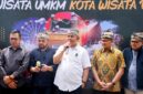 Wamen UMKM Helvi Y Moraza dorong kolaborasi stakeholder untuk wujudkan sentra wisata UMKM di Kota Batu, fokus pada ekonomi kreatif dan inovasi.

