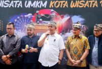 Wamen UMKM Helvi Y Moraza dorong kolaborasi stakeholder untuk wujudkan sentra wisata UMKM di Kota Batu, fokus pada ekonomi kreatif dan inovasi.

