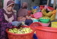 Meski produksi apel di Kota Batu menurun, UMKM keripik buah apel justru berkembang pesat, memenuhi permintaan pasar di berbagai daerah