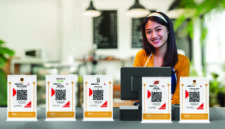 Ezeelink hadir dengan layanan QRIS berlisensi BI, onboarding cepat, sameday settlement, MDR rendah, dan dukungan QR crossborder.

