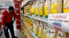 Khofifah sebut 80 persen stok Minyakita di pasar Jatim kosong. Pemprov waspadai dampaknya pada harga dan kebutuhan masyarakat.