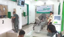 Harga emas naik tajam, transaksi pembelian emas di Pegadaian Banyuwangi melonjak hingga 70 persen karena minat investasi masyarakat meningkat.