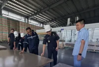 Ekspor perdana solar glass dari KEK Gresik tembus pasar India jadi bukti hilirisasi dan kebangkitan industri hijau Indonesia.