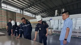 Ekspor perdana solar glass dari KEK Gresik tembus pasar India jadi bukti hilirisasi dan kebangkitan industri hijau Indonesia.