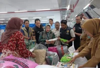 Jelang Lebaran, Bapanas sidak ke Pasar Legi Ponorogo menemukan harga bahan pokok dan penting (bapokting) masih stabil. Ini hasilnya.
