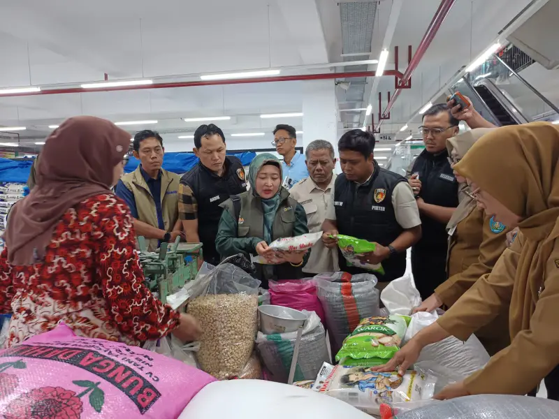Jelang Lebaran, Bapanas sidak ke Pasar Legi Ponorogo menemukan harga bahan pokok dan penting (bapokting) masih stabil. Ini hasilnya.