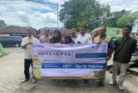 Permintaan minyakita meningkat tajam selama Ramadhan 2026, Bulog Kediri salurkan 557.244 liter ke pasar untuk stabilkan harga dan pasokan.