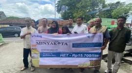Permintaan minyakita meningkat tajam selama Ramadhan 2026, Bulog Kediri salurkan 557.244 liter ke pasar untuk stabilkan harga dan pasokan.
