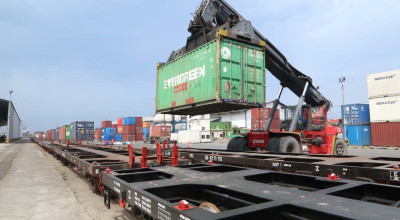 Konflik Timur Tengah mulai berdampak pada ekspor Jawa Timur. Jalur logistik global terganggu dan biaya pengiriman berpotensi meningkat.