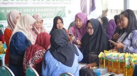 Pemkab Jombang gelar pasar murah EPIK Mobile jelang Idul Fitri 1447 H. Warga antusias beli sembako murah untuk tekan inflasi Ramadan.