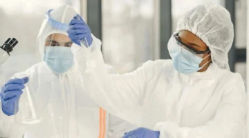 Kenali jenis alkohol dalam produk kosmetik dan obat, mulai dari ethanol hingga cetyl alcohol, beserta fungsi, manfaat, dan cara memilihnya tepat.
