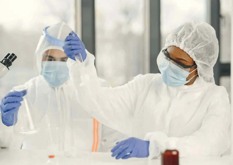 Kenali jenis alkohol dalam produk kosmetik dan obat, mulai dari ethanol hingga cetyl alcohol, beserta fungsi, manfaat, dan cara memilihnya tepat.
