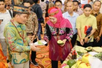 Misi dagang Jatim ke Kalteng catat transaksi Rp2,082 triliun. Khofifah sebut kerja sama ini perkuat ekonomi dan rantai pasok nasional.