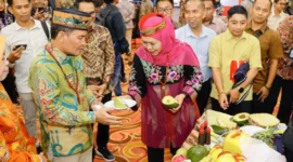 Misi dagang Jatim ke Kalteng catat transaksi Rp2,082 triliun. Khofifah sebut kerja sama ini perkuat ekonomi dan rantai pasok nasional.