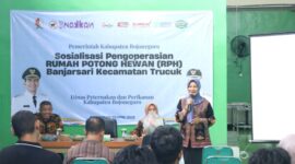 Pemkab Bojonegoro pastikan RPH Banjarsari sesuai standar SOP. Pelaku usaha diajak pindah demi jaga kualitas daging dan lingkungan.